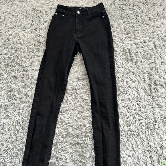 FASHION NOVA BLACK SKINNY JEANS!! - Picture 3 of 5